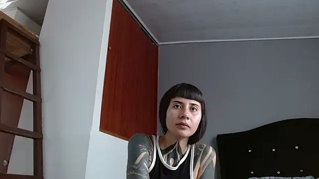Emilia_1995 🍗 stream