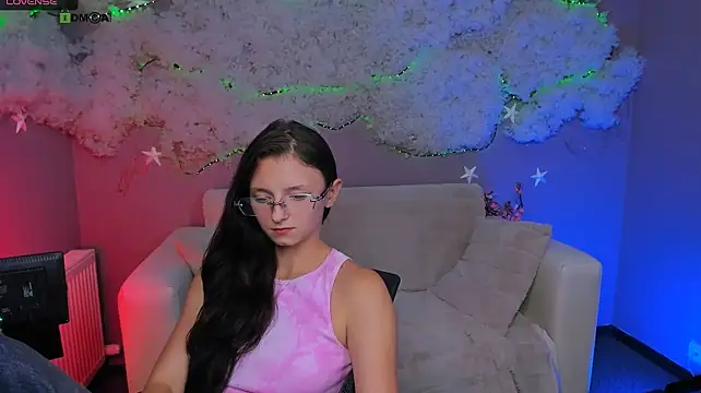 caroline_honeyy webcam
