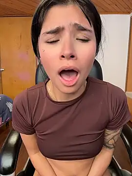 Shalom_pink17 webcam
