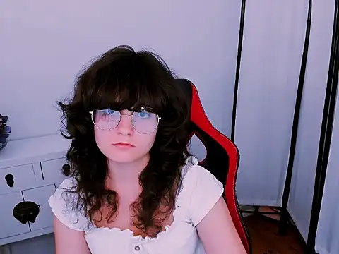LaylaRelax live cam on StripChat