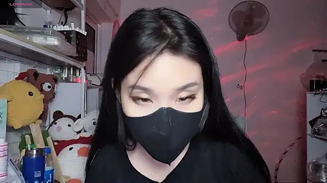 Tieu-May live cam on StripChat