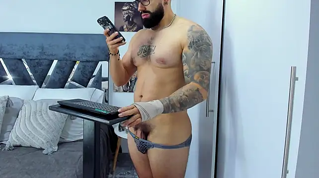Zack_Froone live cam on StripChat