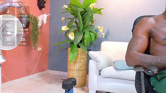 hunter_biggest live cam on StripChat