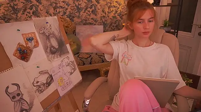 Nicol_Moonn live cam on StripChat