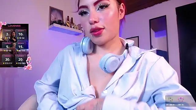 Raven_Blue_ live cam on StripChat