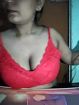 ERZA_7 live cam on StripChat