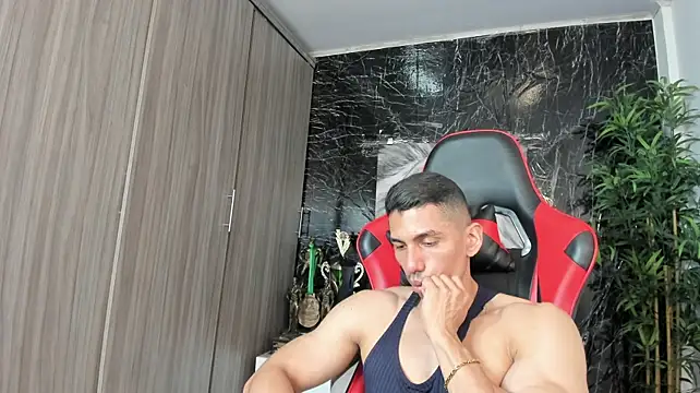 Erik_castle live cam on StripChat