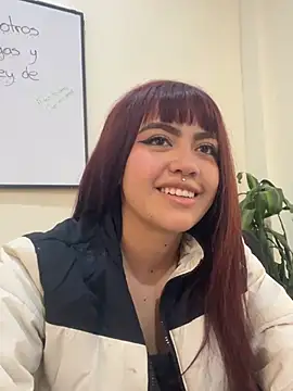 Kira_Fox- live cam on StripChat