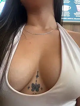 Valentina-gomezz live cam on StripChat