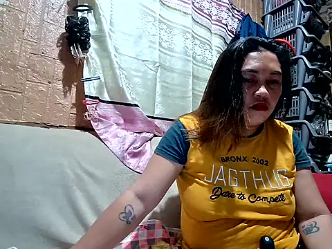 Laiskie_33 live cam on StripChat