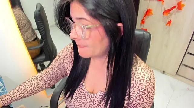 BellaFlaming live cam on StripChat