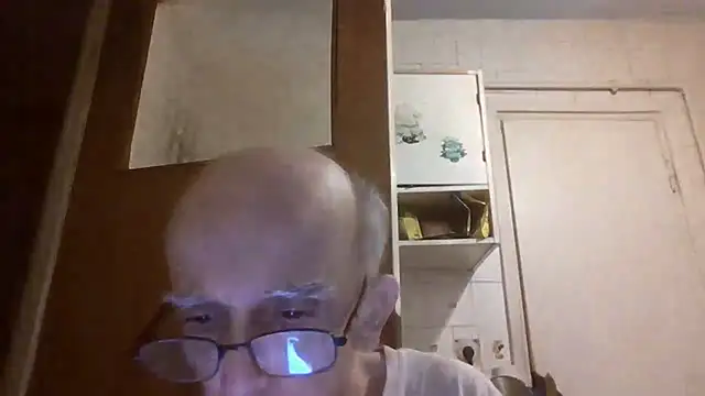 mariusica1@xh live cam on StripChat