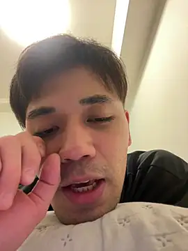 ryusei18570 live cam on StripChat