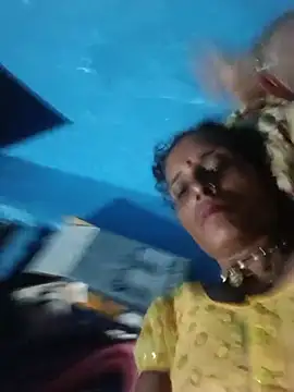 Rohni_hote live cam on StripChat