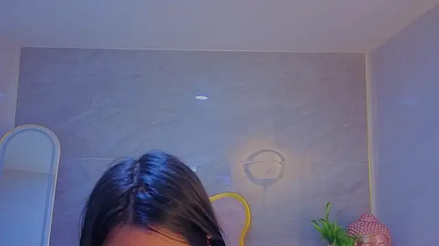 Isaa_s live cam on StripChat