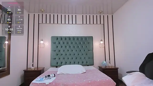 MadissonLow live cam on StripChat