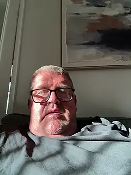 Daddystrokes4u live cam on StripChat