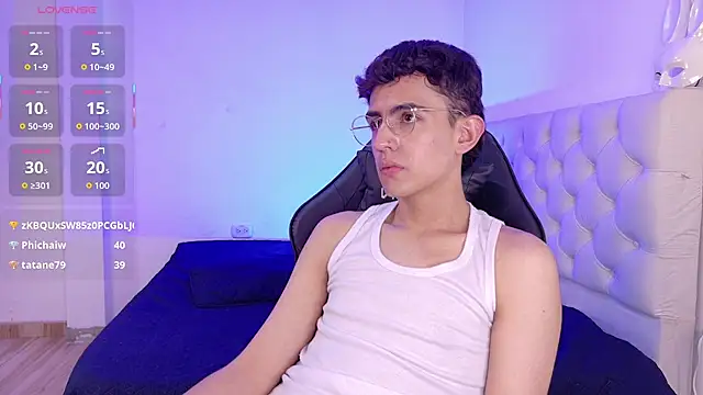 Eithan__wolf live cam on StripChat