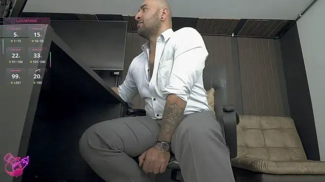 Leon_1234 live cam on StripChat