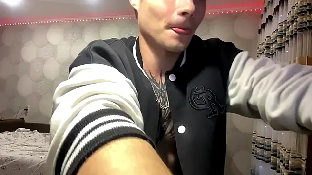 ErnestTarlet live cam on StripChat