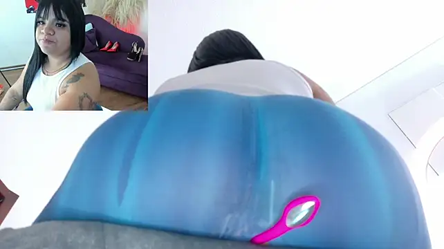 emma_sexxy (F young) - SHOW ASS + SPANK 💕