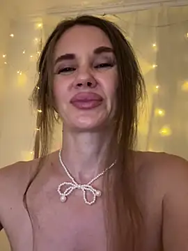 LucieMack live cam on StripChat