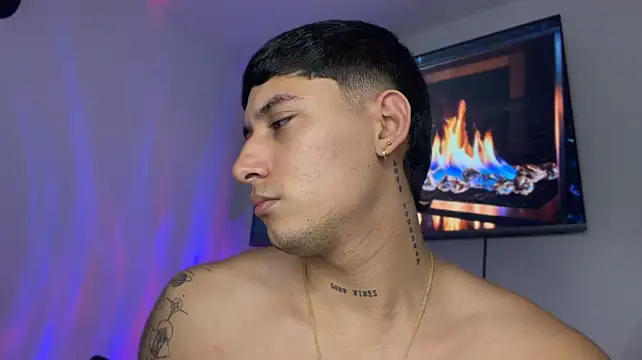 SexxxySquirterStev777 webcam