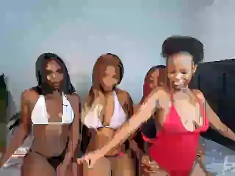 LunaDarlin live cam on StripChat