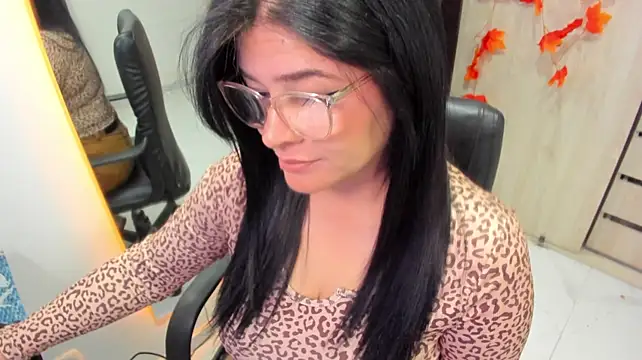 BellaFlaming webcam