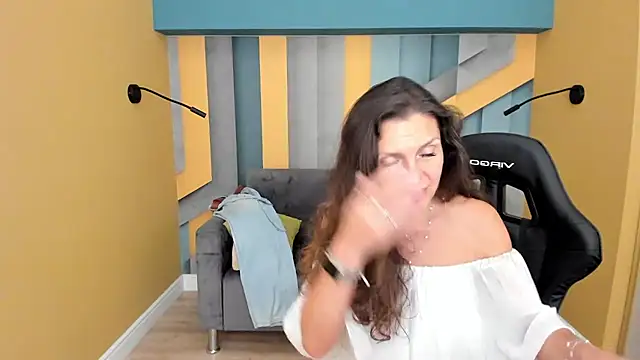 EllaLong webcam