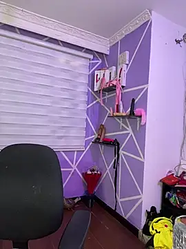 MiiaaJoness webcam