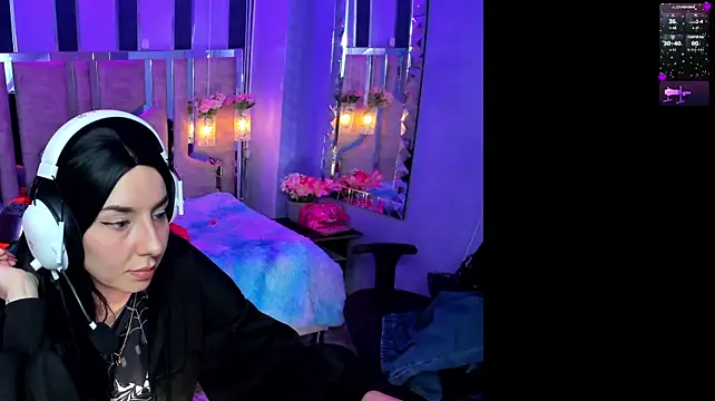 NicoleFerrel webcam