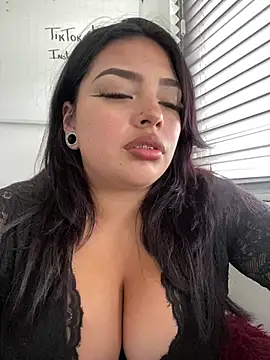 LiliMilk_21 webcam