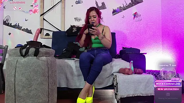 keila_j live cam on StripChat