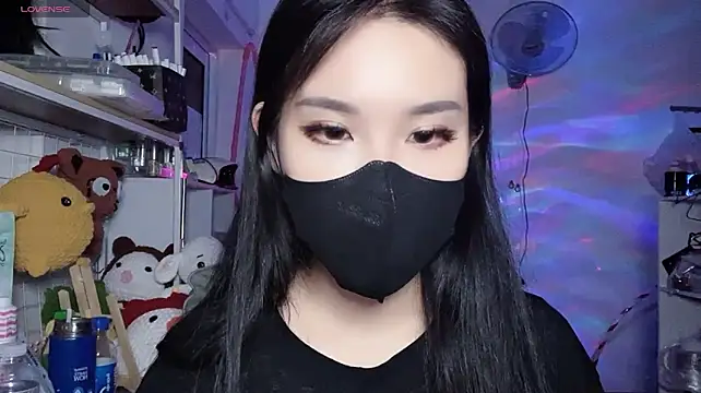 Tieu-May live cam on StripChat