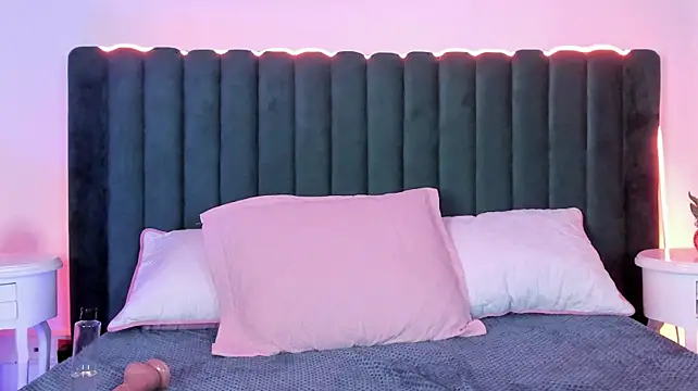 eloisa_moorgan live cam on StripChat
