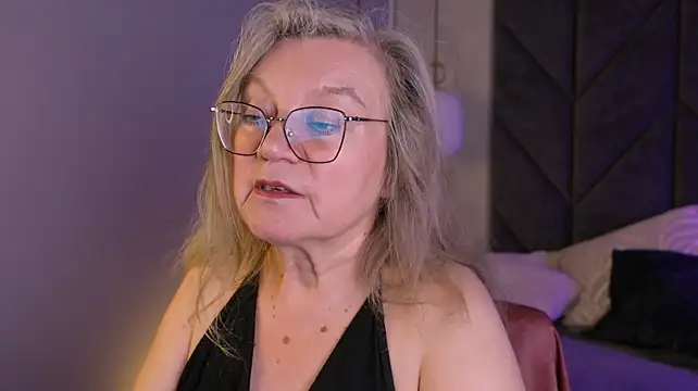 NataliMellow live cam on StripChat