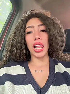roxyrougee (F young) - Driver truck touch my tits