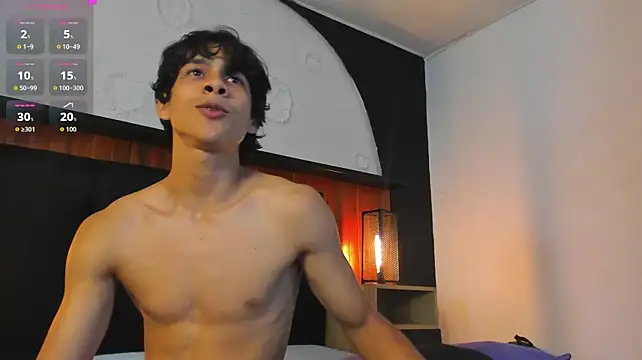 Cheys_Mast live cam on StripChat