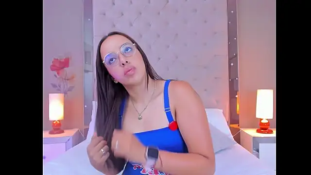 ValkyriaSteel live cam on StripChat