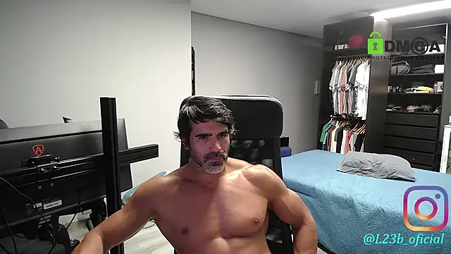 latinoo23bom webcam
