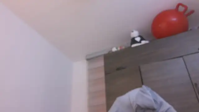 selene_red_ live cam on StripChat