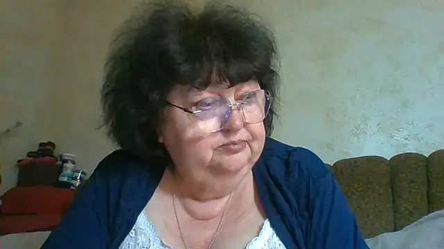 milasky5303 (F mature) - show bra