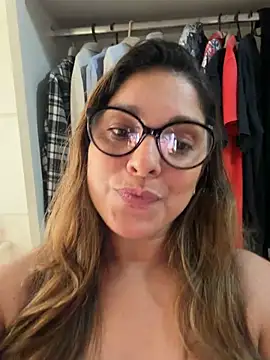 Mariiii_morena live sex cam