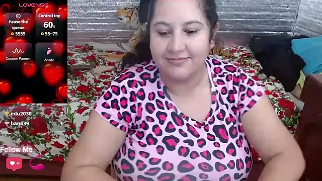 EMILY-NESSA live cam on StripChat
