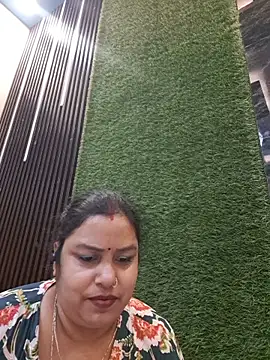 shanvii (F milf) - Split on boobs