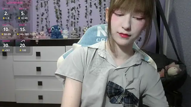 Yoonhee_ki live cam on StripChat