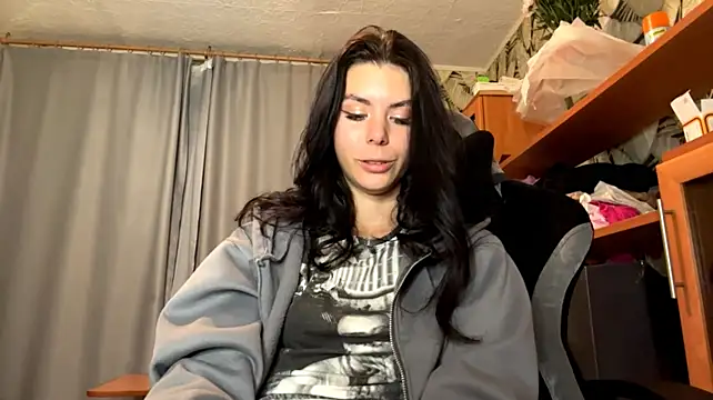 LilyMinimum live cam preview