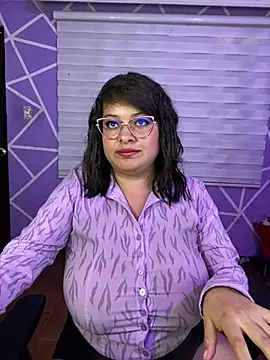 MiiaaJoness webcam