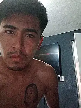 Martin213r live cam on StripChat